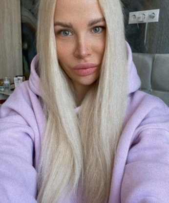 Я живу в Москве, городе страсти и возможностей. 💋
Мои услуги настолько разнообразны, что ты просто не сможешь устоять перед ними. В моем арсенале есть все, чтобы удовлетворить твои самые сокровенные фантазии. К тому же, я очень креативная и открытая к новым экспериментам. 🔥
Мои опыт и нежные прикосновения позволят тебе полностью расслабиться и наслаждаться каждой минутой нашего свидания. Разве ты сможешь устоять перед этим соблазном? 😉
Но не верь только моим словам, загляни в мою галерею фото и увидишь, насколько я сексуальна и желанна. Мой страстный образ идеально сочетается с моими опытными навыками.
Мои клиенты всегда остаются довольными и возвращаются ко мне снова и снова. Доверься мне, и я окуну тебя в мир настоящего блаженства. 💫
Так что, если ты хочешь испытать настоящее наслаждение и пережить незабываемые мгновения, я всегда готова подарить тебе все, чего ты желаешь. Жду твоего звонка, мой горячий мужчина. 💕 Карина